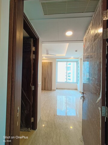 Bathroom in 4 BHK Apartment at Ambience Tiverton, Sector 50 – for Rent