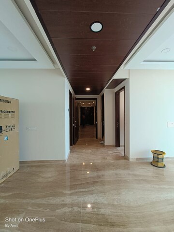 Room in 4 BHK Apartment at Ambience Tiverton, Sector 50 – for Rent
