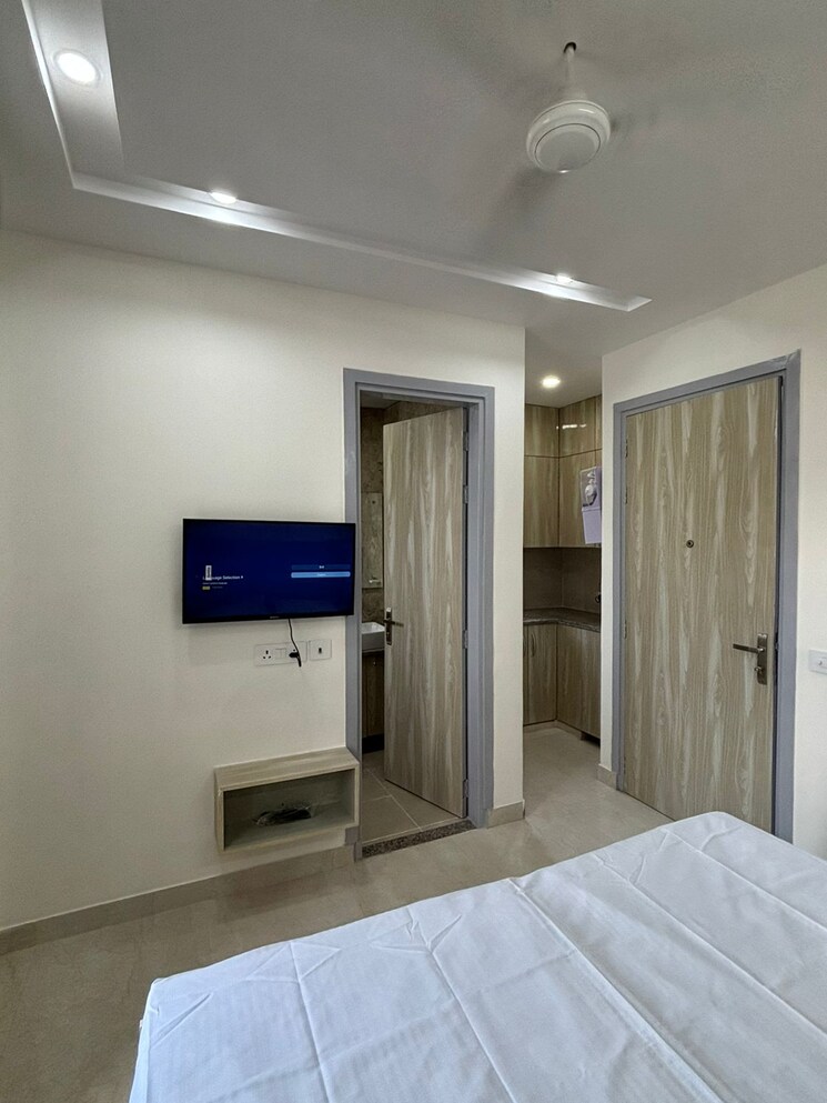 Room, sushant lok i 1 RK 300 Sq.Ft. Builder Floor In Sushant Lok I Gurgaon 9027128
