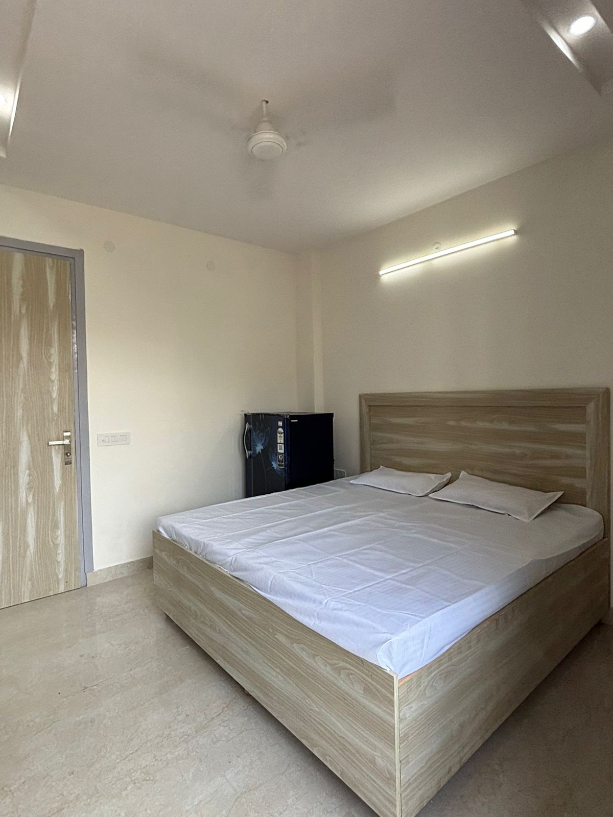 1 RkBuilder Floor For Rent in Sushant Lok I