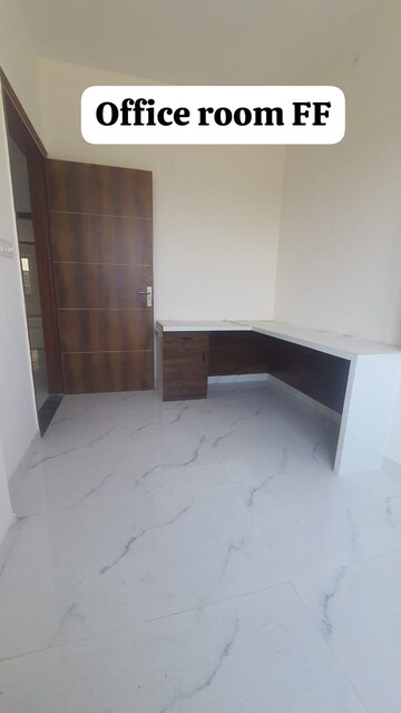 Room in 4 BHK Independent House at Gandhi Path – for Rent