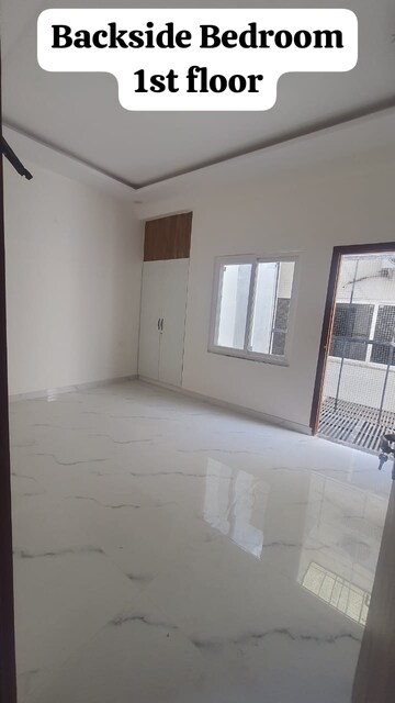 Room in 4 BHK Independent House at Gandhi Path – for Rent