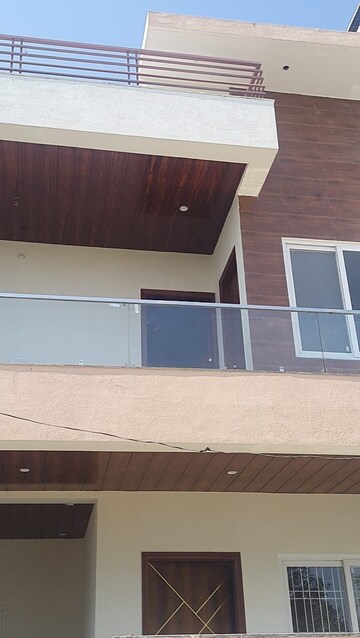 Furnished Amenities in 4 BHK Independent House at Gandhi Path – for Rent