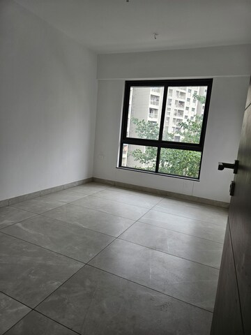 Room in 4 BHK Apartment at Capricorn One Green Park, Kondhwa – for Sale