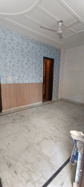 Room in 3 BHK Builder Floor at Sharma Builder Floor, Sector 42 – for Sale
