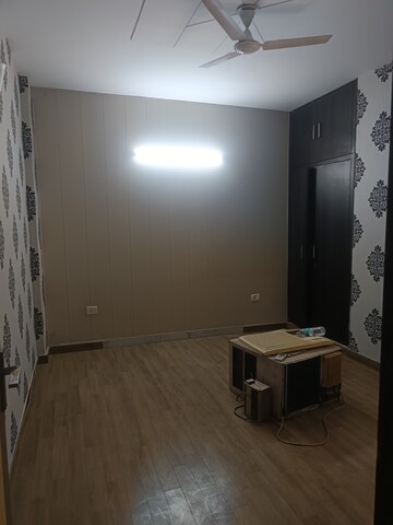 Room in 3 BHK Builder Floor at Sharma Builder Floor, Sector 42 – for Sale