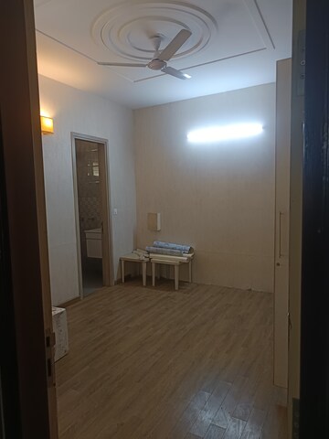Room in 3 BHK Builder Floor at Sharma Builder Floor, Sector 42 – for Sale