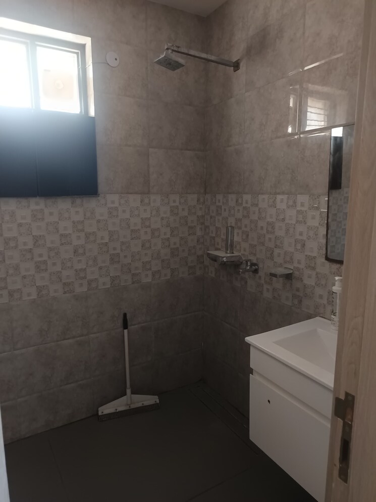 Bathroom, sharma-builder-floor 3 Bedroom 230 Sq.Ft. Builder Floor In Sector 42 Faridabad 9027184