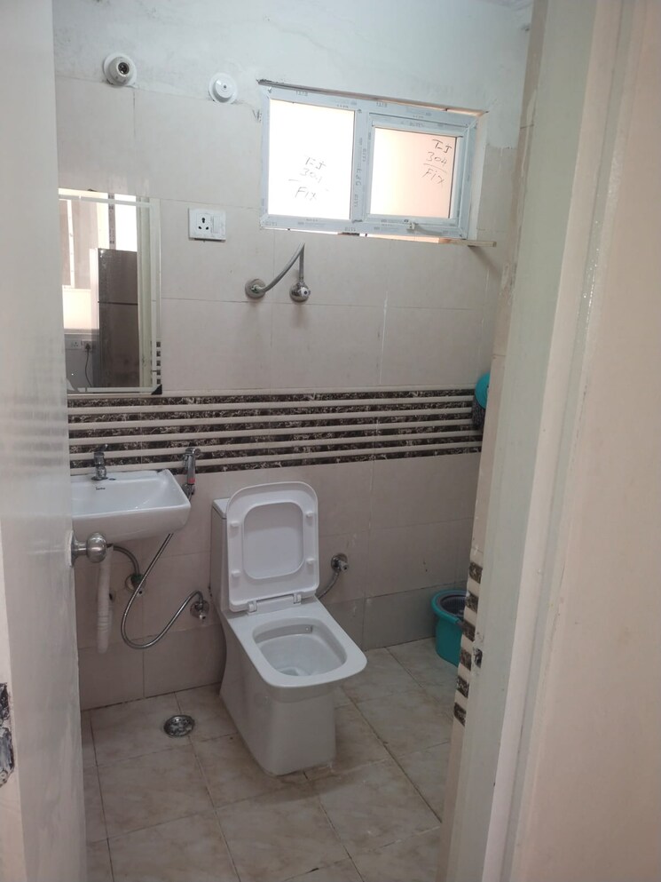 Bathroom, shree-vardhman-green-court 1 Bedroom 432 Sq.Ft. Apartment In Sector 90 Gurgaon 9027147