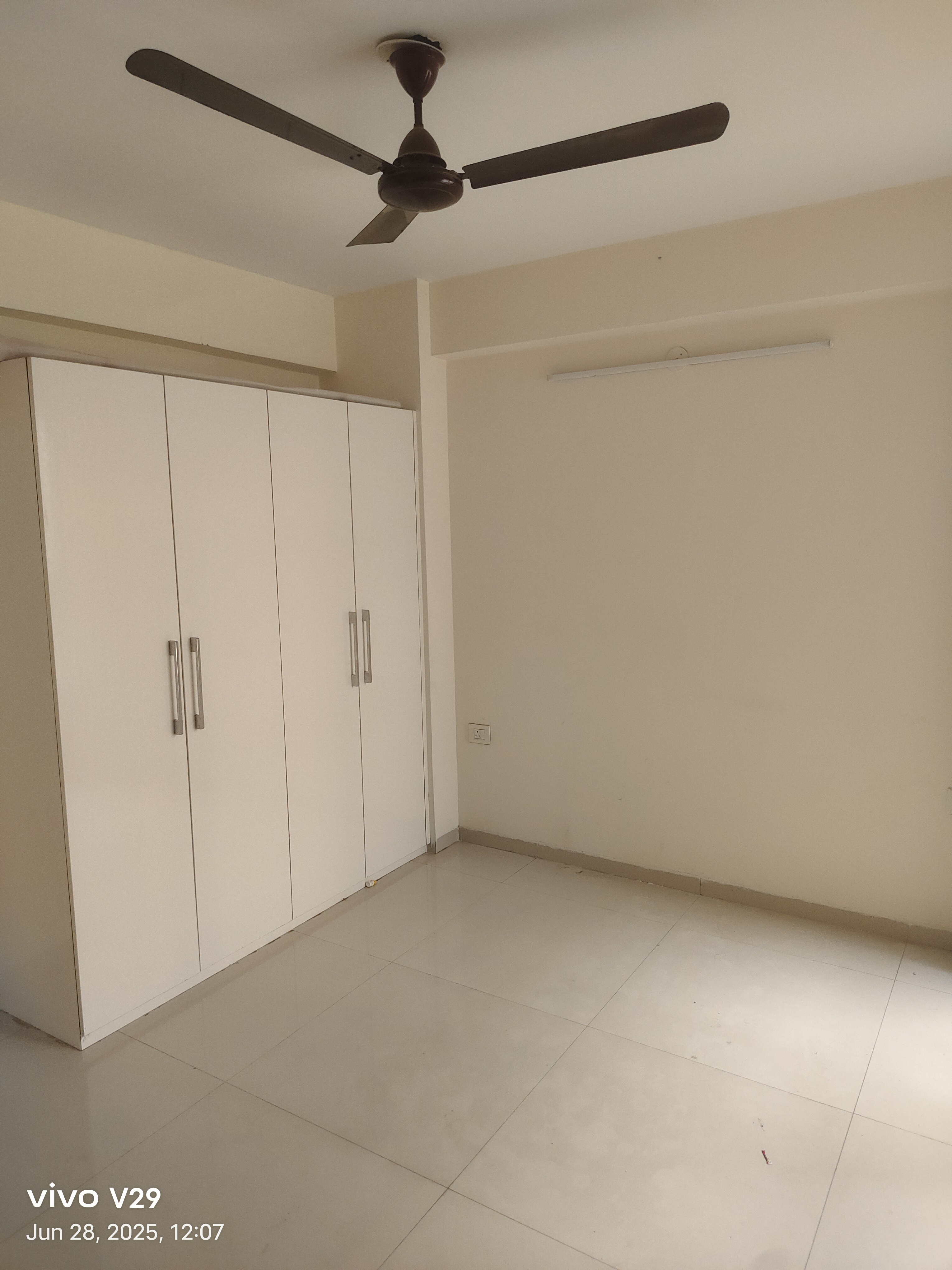 4 BHK + Servant Room Apartment For Rent in DLF The Icon