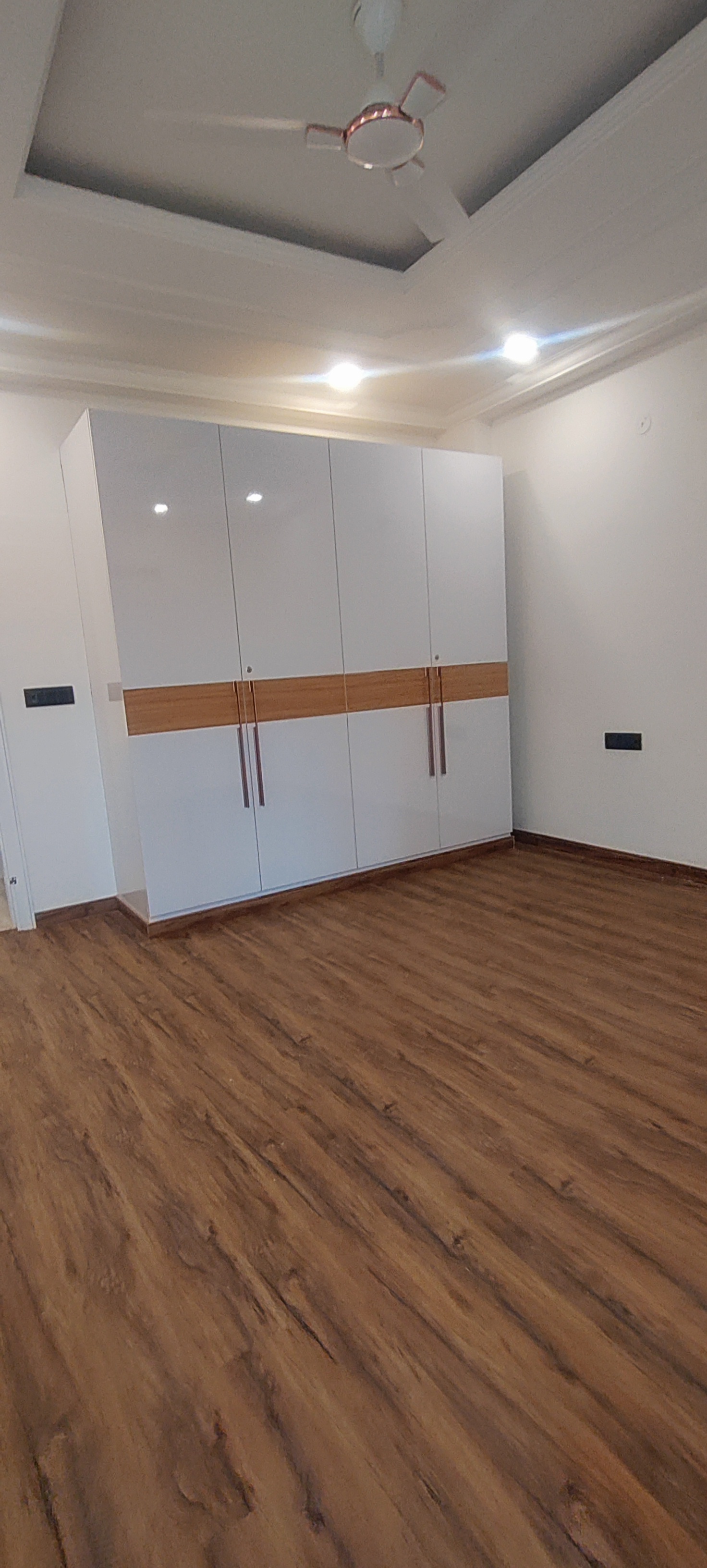 4 BHK + Pooja Room 275 Sq.Yd. Builder Floor in BPTP Eden Estate