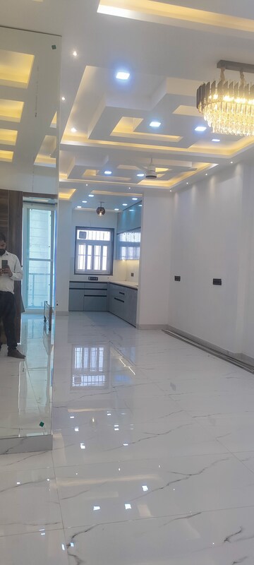 Building Lobby in 4 BHK Builder Floor at BPTP Eden Estate, Sector 81 – for Rent