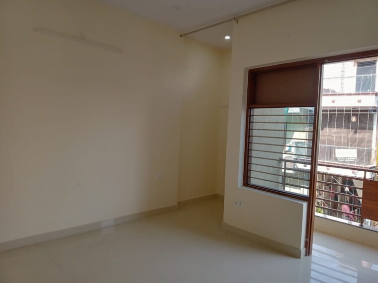 Room, sainik colony 3 Bedroom 1800 Sq.Ft. Builder Floor In Sainik Colony Faridabad 9027229