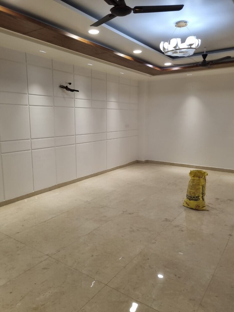 Room, sainik colony 3 Bedroom 1800 Sq.Ft. Builder Floor In Sainik Colony Faridabad 9027229