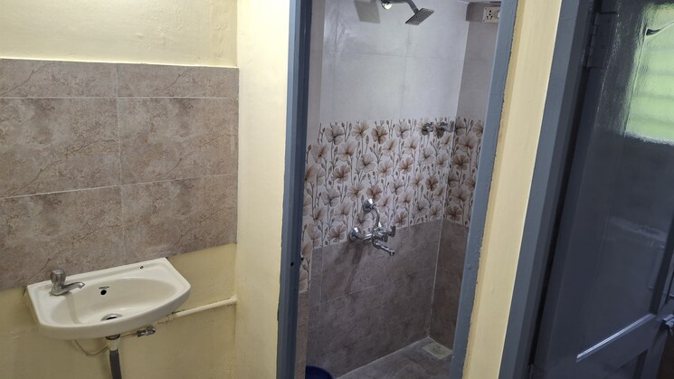 Bathroom, shreem-shree-krishna 2 Bedroom 599 Sq.Ft. Apartment In Powai Mumbai 9027242