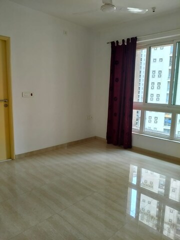Room in 2.5 BHK Apartment at Hiranandani Estate Hamilton, Patlipada – for Rent
