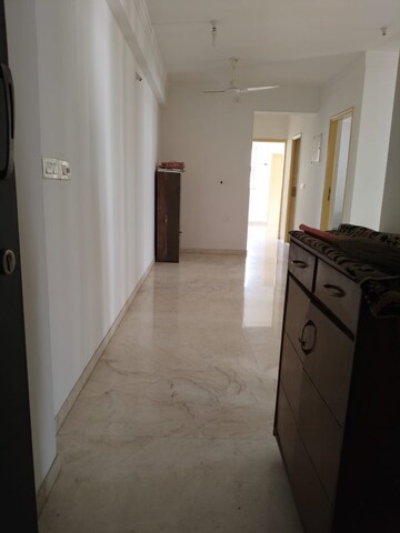 Room in 2.5 BHK Apartment at Hiranandani Estate Hamilton, Patlipada – for Rent