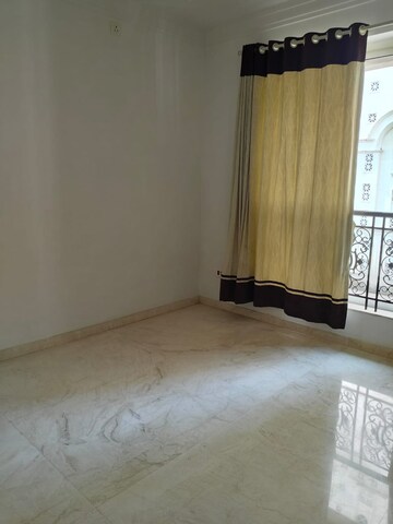 Room in 2.5 BHK Apartment at Hiranandani Estate Hamilton, Patlipada – for Rent