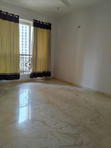 Room in 2.5 BHK Apartment at Hiranandani Estate Hamilton, Patlipada – for Rent