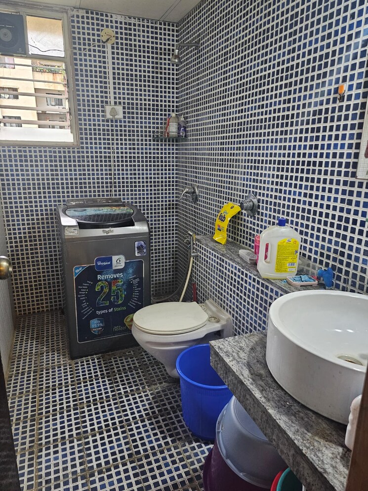 Bathroom, pride-purple-park-turquoise 3 Bedroom 1635 Sq.Ft. Apartment In Wakad Pune 9027247