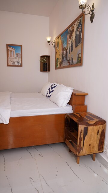 Bedroom in 2 BHK Apartment at Sector 4 – for Rent
