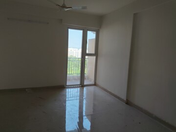 Room in 2 BHK Apartment at Signature Global Prime, Sector 63a – for Rent