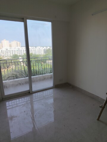 Room in 2 BHK Apartment at Signature Global Prime, Sector 63a – for Rent