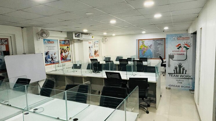 Team Area, gomti nagar Commercial Office Space 850 Sq.Ft. In Gomti Nagar Lucknow 9027317