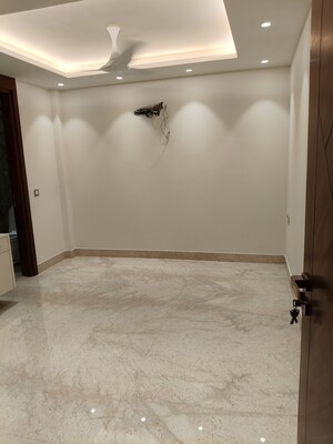 Room in 4 BHK Builder Floor at Vivek Vihar Phase 1 – for Sale