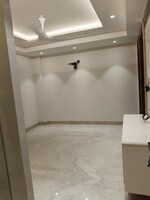 4 BHK + Pooja Room 300 Sq.Yd. Builder Floor in Vivek Vihar Phase 1