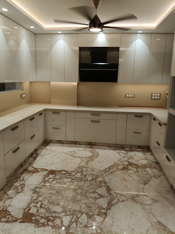 Kitchen, vivek vihar phase 1 4 Bedroom 300 Sq.Yd. Builder Floor In Vivek Vihar Phase 1 Delhi 9027372