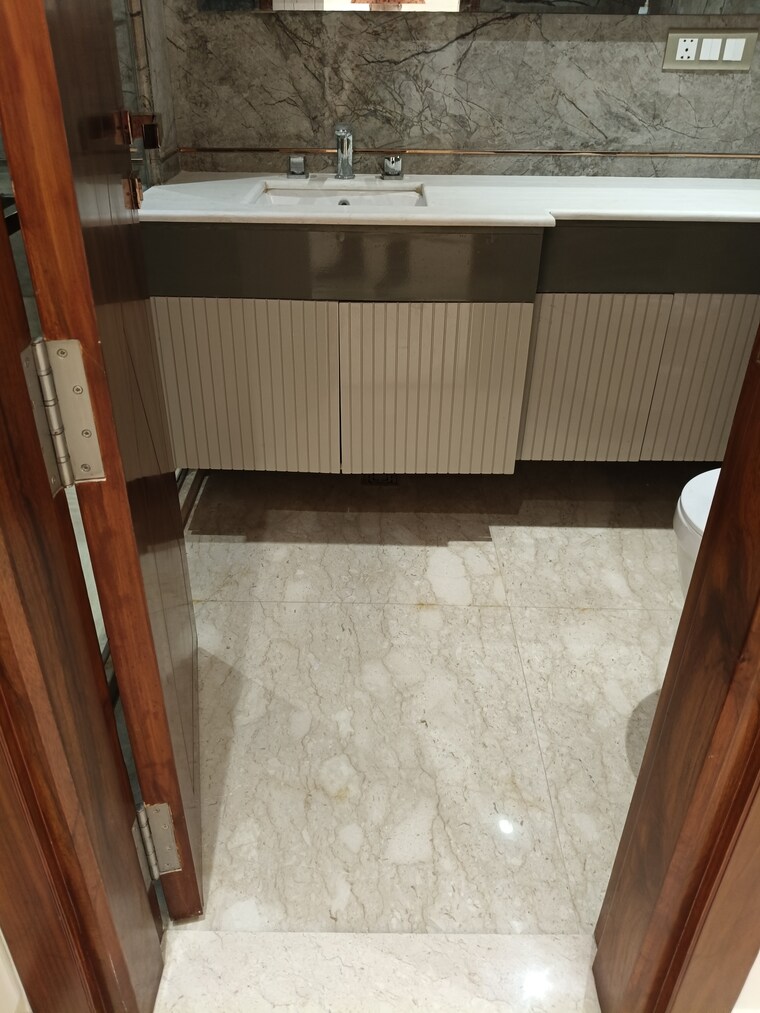 Kitchen, vivek vihar phase 1 4 Bedroom 300 Sq.Yd. Builder Floor In Vivek Vihar Phase 1 Delhi 9027372