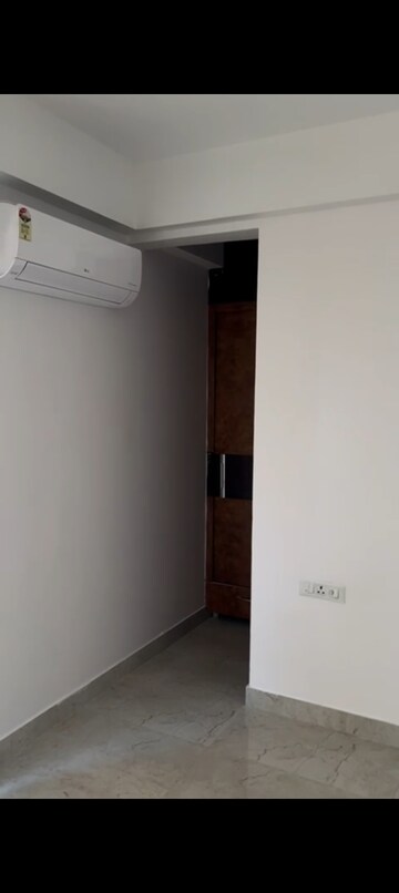 Room in 3 BHK Apartment at Uninav Eden, Raj Nagar Extension – for Rent