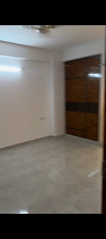 Room in 3 BHK Apartment at Uninav Eden, Raj Nagar Extension – for Rent