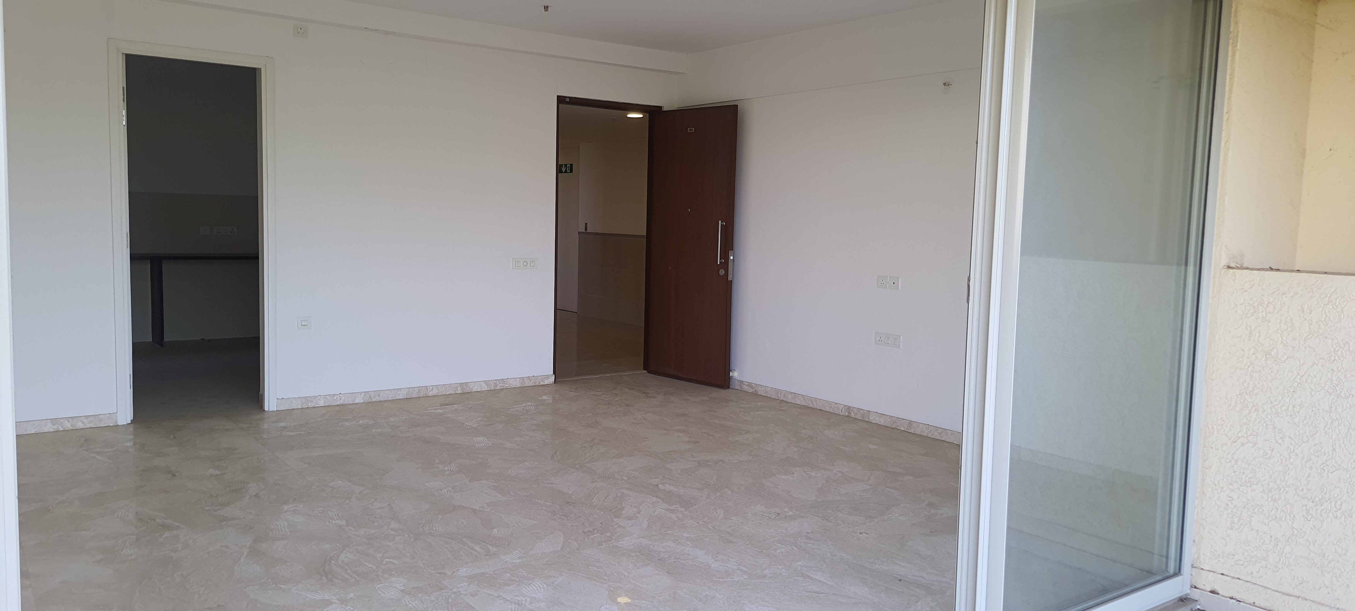 3 BHK + Servant Room Apartment For Sale in Hiranandani Fortune City