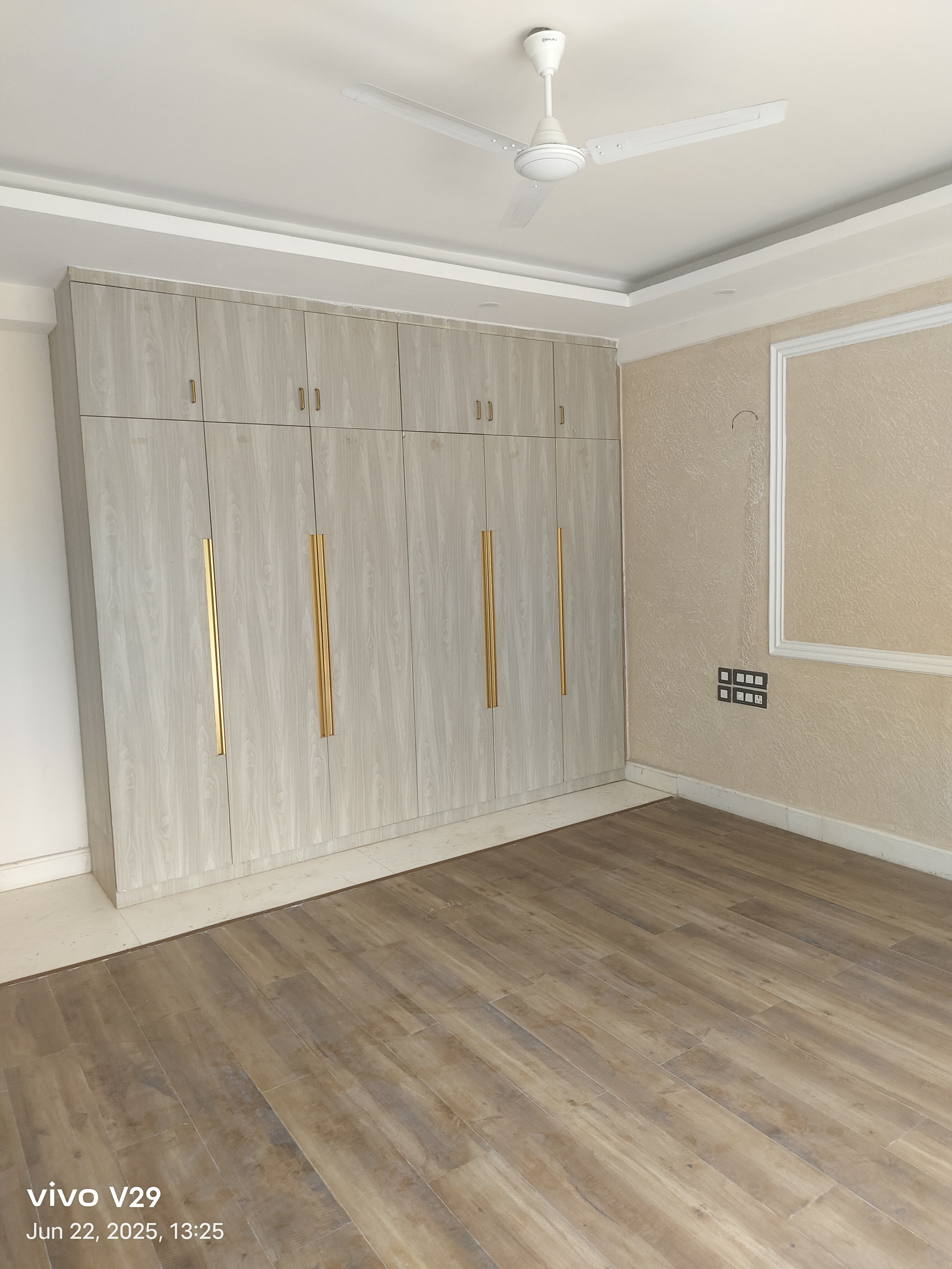 4 BHK + Servant Room 2750 Sq.Ft. Apartment in Unitech Heritage City