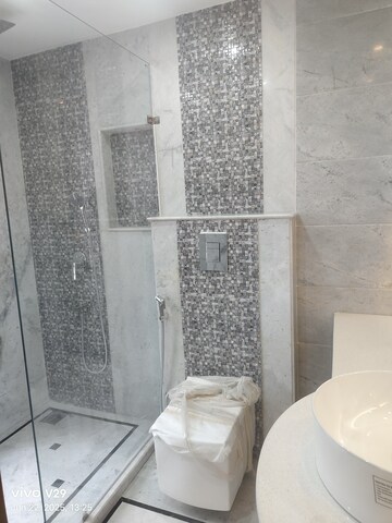 Bathroom in 4 BHK Apartment at Unitech Heritage City, Sector 25 – for Rent