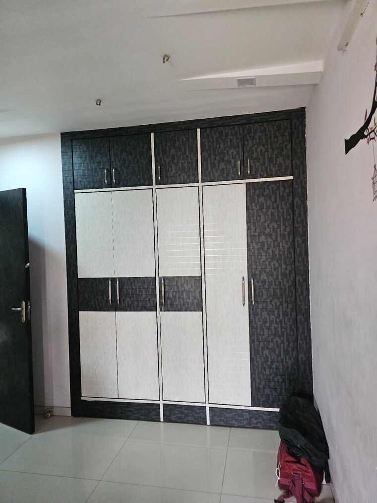 Room, happy-valley 1 Bedroom 575 Sq.Ft. Apartment In Manpada Thane 9027477