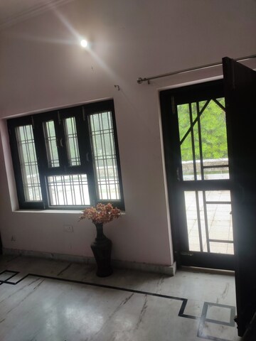 Room in 1.5 BHK Independent House at Aliganj – for Rent
