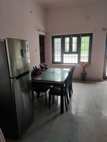 Living Room in 1.5 BHK Independent House at Aliganj – for Rent