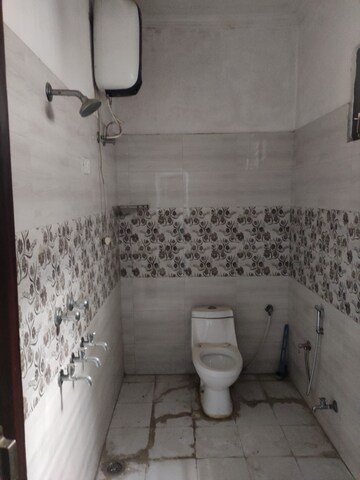 Bathroom in 1.5 BHK Independent House at Aliganj – for Rent