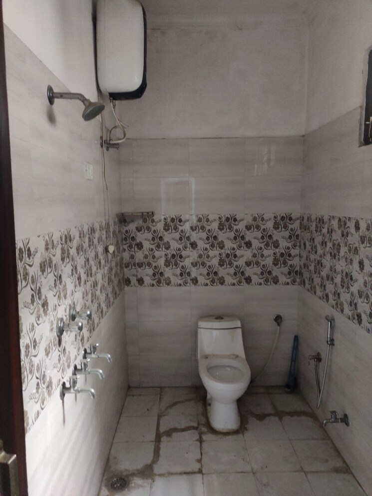 Bathroom, aliganj 1.5 Bedroom 1300 Sq.Ft. Independent House In Aliganj Lucknow 9027562