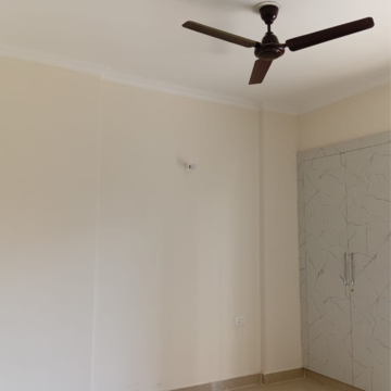 Room in 3 BHK Apartment at Amrapali Crystal Homes, Sector 76 – for Rent