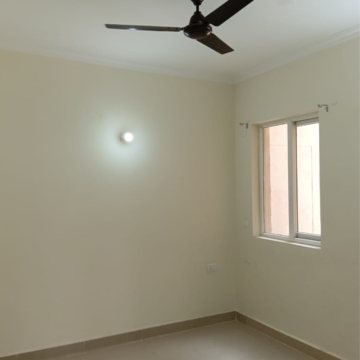Room in 3 BHK Apartment at Amrapali Crystal Homes, Sector 76 – for Rent
