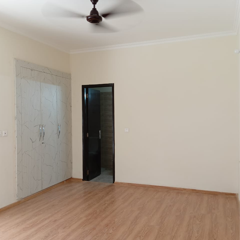 3 BHK + Servant Room,Study Room Apartment For Rent in Amrapali Crystal Homes