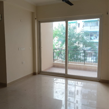 Room in 3 BHK Apartment at Amrapali Crystal Homes, Sector 76 – for Rent