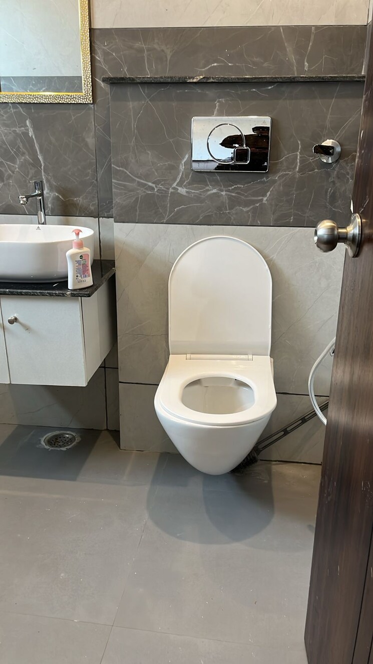 Bathroom, nanda ki chowki 6+ Bedroom 4500 Sq.Ft. Builder Floor In Nanda Ki Chowki Dehradun 9027487