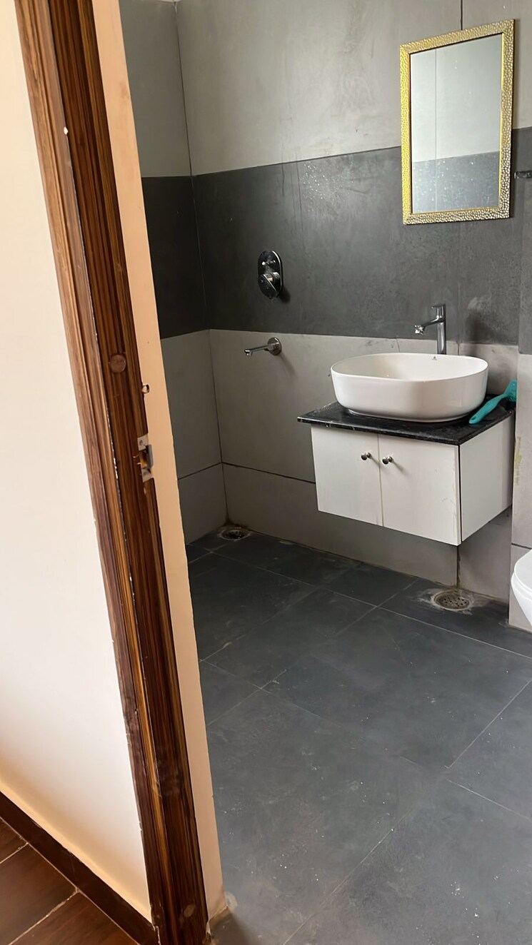 Bathroom, nanda ki chowki 6+ Bedroom 4500 Sq.Ft. Builder Floor In Nanda Ki Chowki Dehradun 9027487