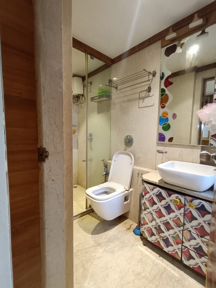 Bathroom, yash-5-diamond-garden 3 Bedroom 1200 Sq.Ft. Apartment In Chembur Mumbai 9027505