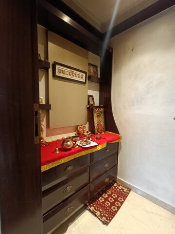Furnished Amenities in 3 BHK Apartment at Yash 5 Diamond Garden, Chembur – for Rent